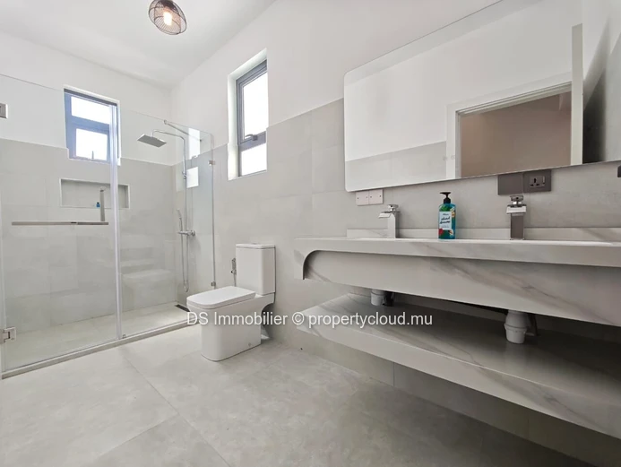 Modern Villa For Rent – Quiet And Accessible – Mont Choisy-North