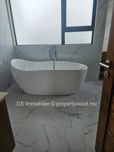Appartement De 3 Chambres Avec 2 Suites Péreybère -Nord