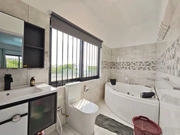 4 Bedroom Villa