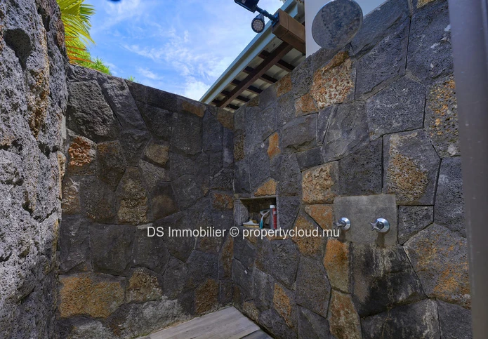 FOR SALE - 3 BEDROOM PDS VILLA - GRAND BAIE - (Accessible to foreigners)