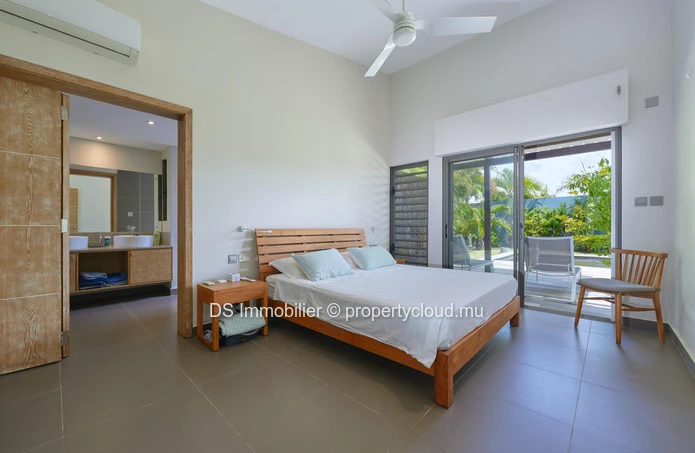 FOR SALE - 3 BEDROOM PDS VILLA - GRAND BAIE - (Accessible to foreigners)