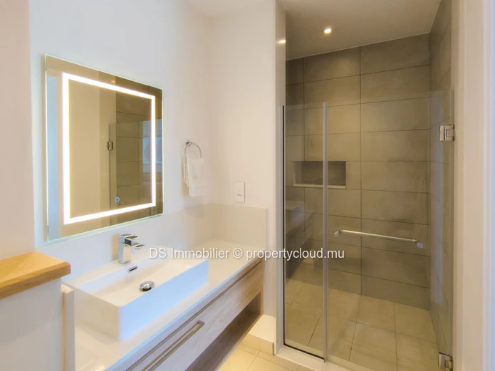 Apartment With 3 Bedroom Garden By The Water For Rent In Grand Gaube - North