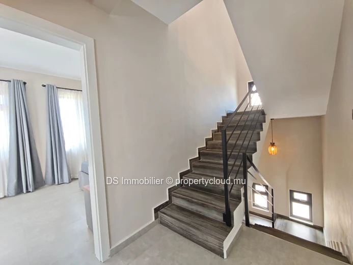 Modern Villa For Rent – Quiet And Accessible – Mont Choisy-North