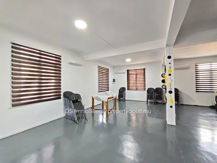 Commercial space for rent - Pointe aux Canonniers-Nord