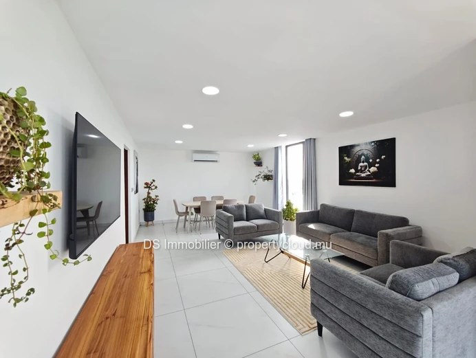 3 Bedroom Penthouse With Sea View For Rent In Pereybere - North