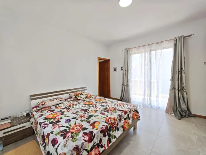 Villa À Vendre – Semi-Meublée – 4 Chambres Avec Piscine – Grand Baie