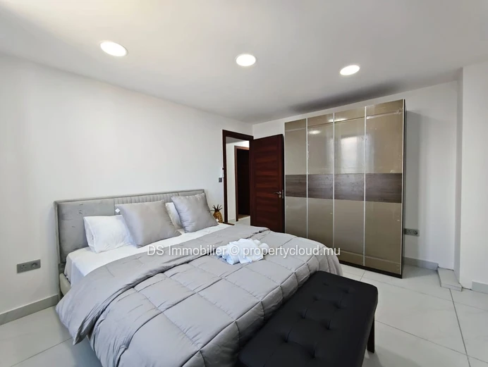 3 Bedroom Penthouse With Sea View For Rent In Pereybere - North