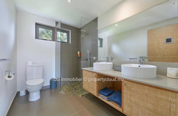FOR SALE - 3 BEDROOM PDS VILLA - GRAND BAIE - (Accessible to foreigners)