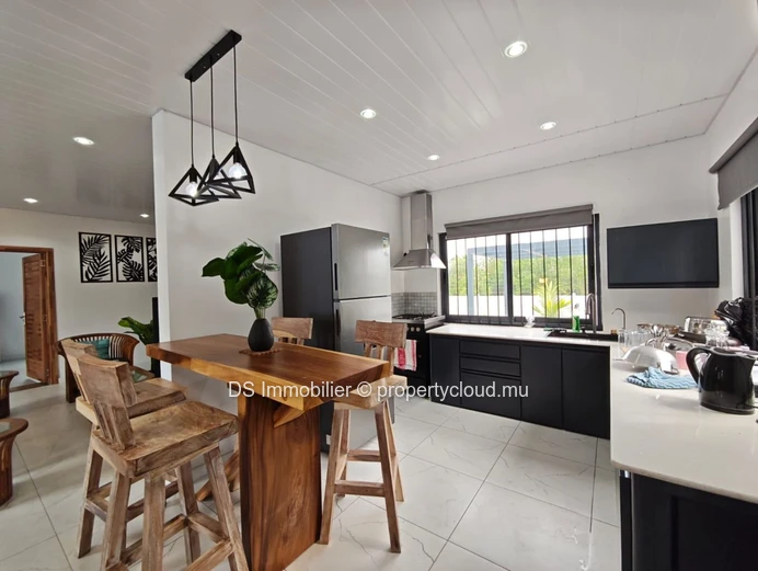 4 Bedroom Villa For Rent In Calodyne