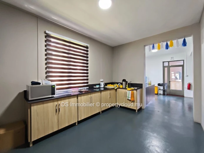 Commercial space for rent - Pointe aux Canonniers-Nord
