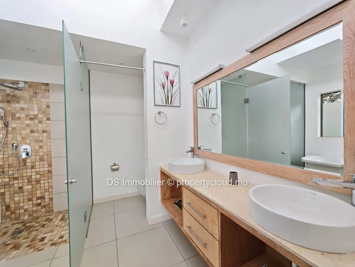 Access To The Sea –Villa For Rent In Bain Boeuf - North