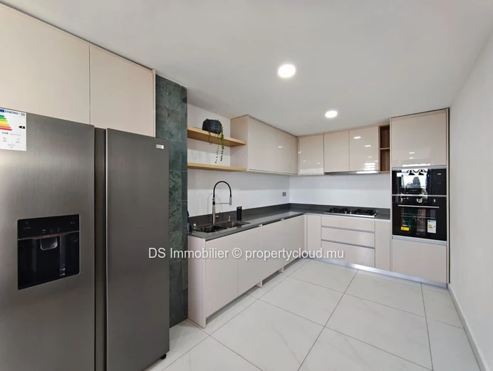 3 Bedroom Penthouse With Sea View For Rent In Pereybere - North