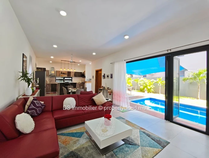 Villa À Vendre – Semi-Meublée – 4 Chambres Avec Piscine – Grand Baie