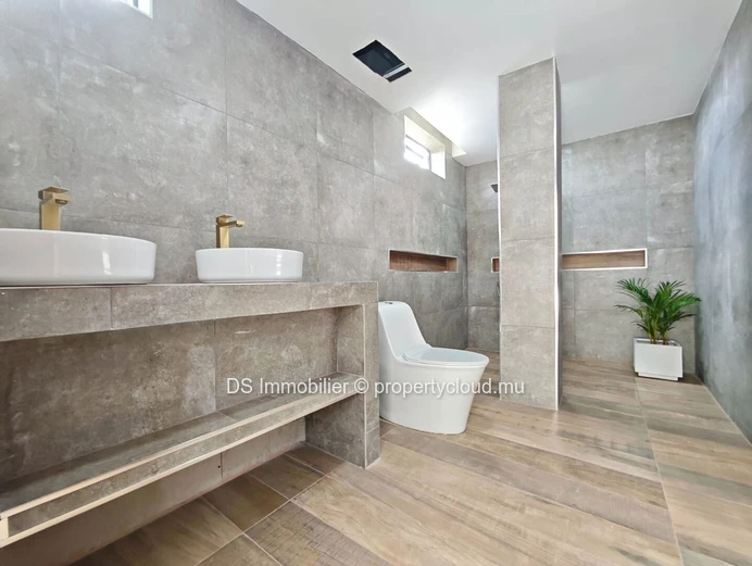 3 Bedroom Penthouse With Sea View For Rent In Pereybere - North