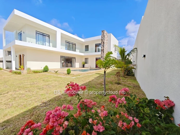 Spacious 5 Bedroom Villa + Office For Rent In Grand Baie - North (Sole Mandate)