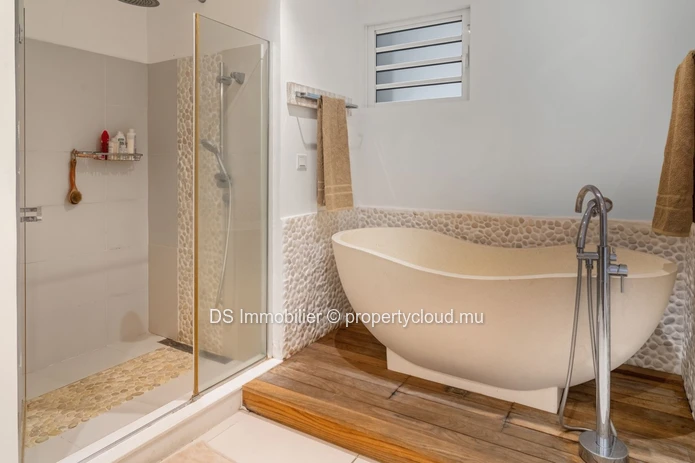 For Rent – Beachfront Apartment – Secure Residence – Cap Malheureux