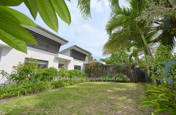 FOR SALE - 3 BEDROOM PDS VILLA - GRAND BAIE - (Accessible to foreigners)
