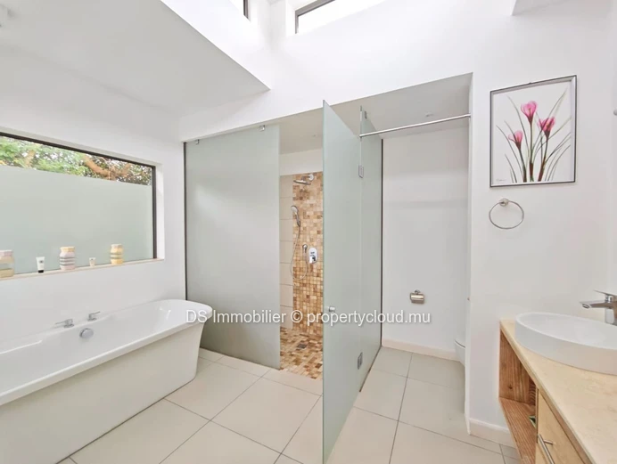 Access To The Sea –Villa For Rent In Bain Boeuf - North