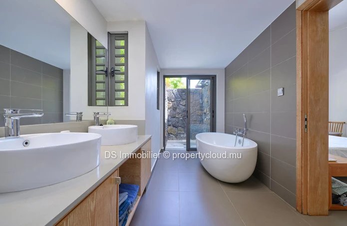 FOR SALE - 3 BEDROOM PDS VILLA - GRAND BAIE - (Accessible to foreigners)