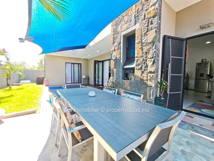 Villa À Vendre – Semi-Meublée – 4 Chambres Avec Piscine – Grand Baie